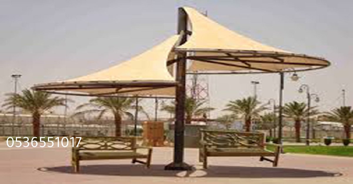 مظلة قابلة للطي تُستخدم في الفعاليات الخارجية والمناسبات